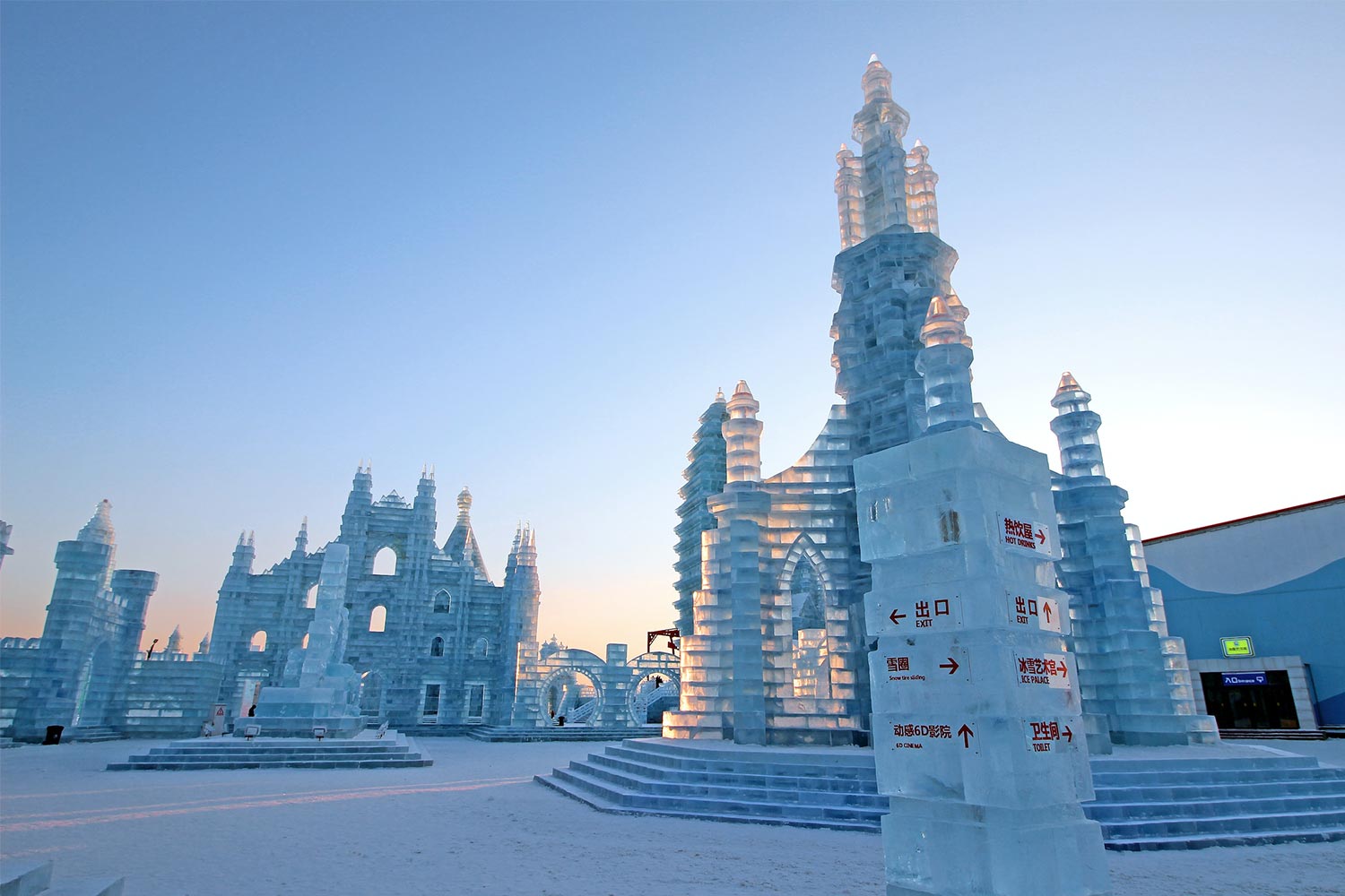 The-Ice-and-Snow-World