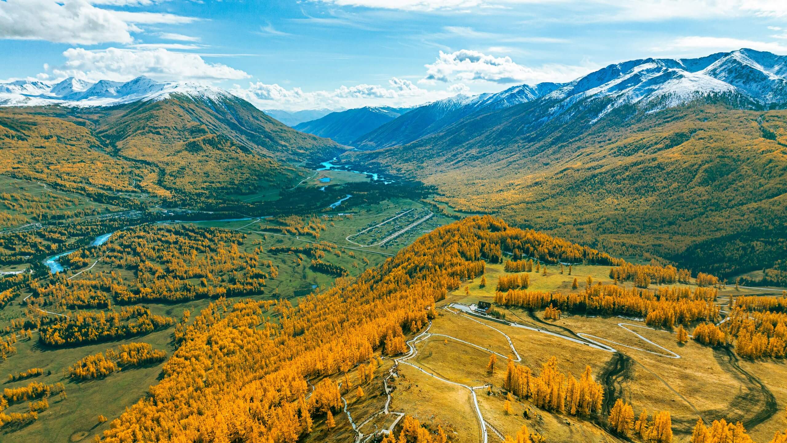 11-Day Northern Xinjiang Tour: Lakes, Deserts, Grasslands
